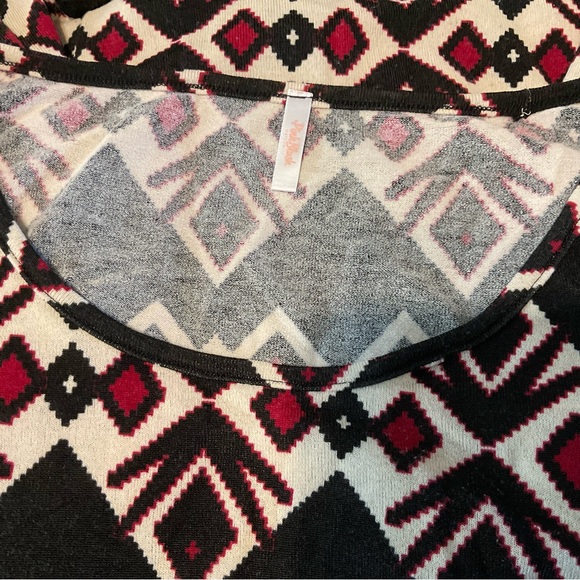 Pink Blush Maternity Aztec Style Short Sleeve Shirt Sz Med - Picture 3 of 7